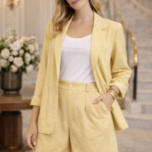Conjunto Blazer e bermuda amarelo ouro