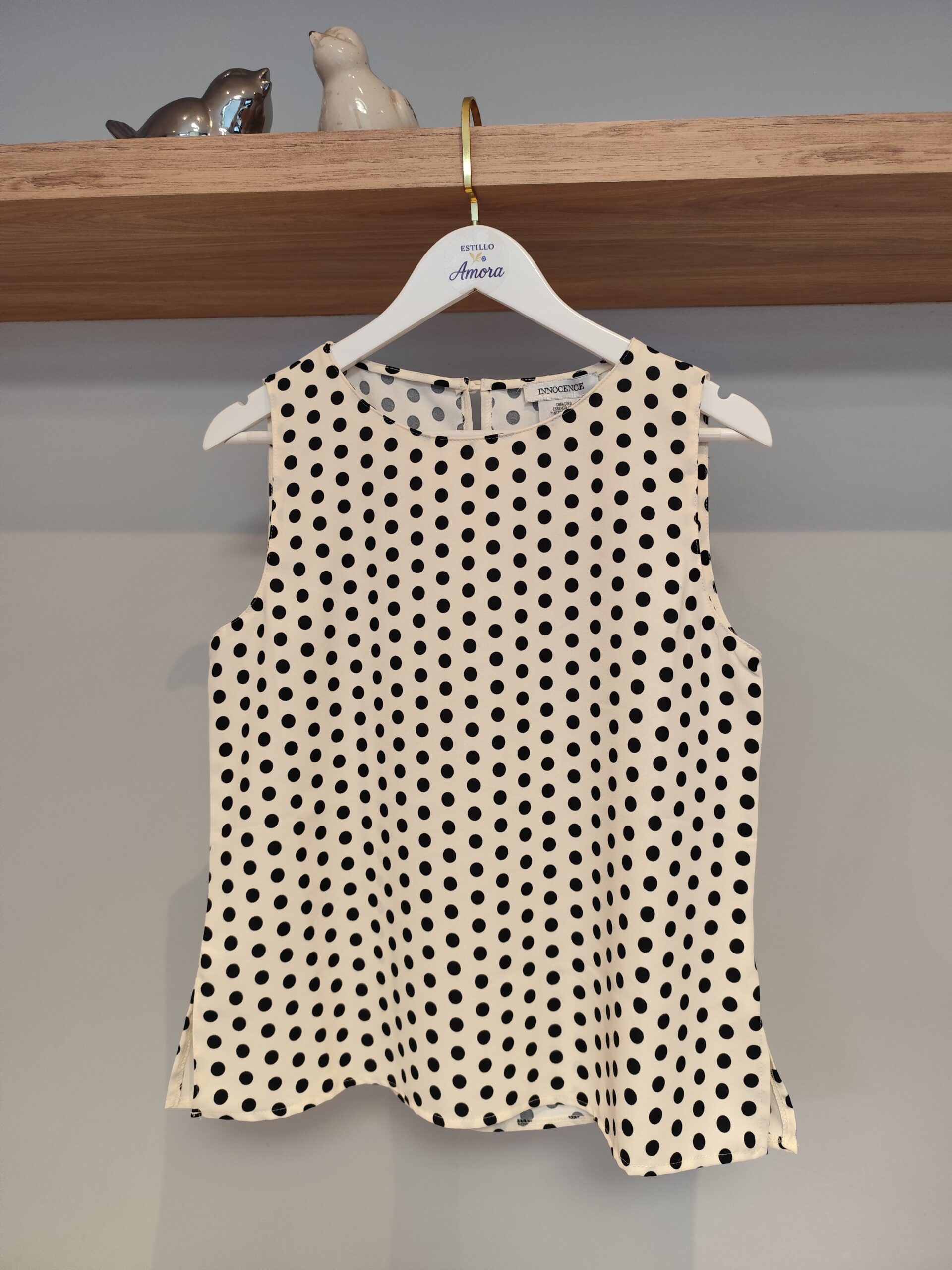 Blusa Regata off- white com bolinhas Pretas - Imagem 2